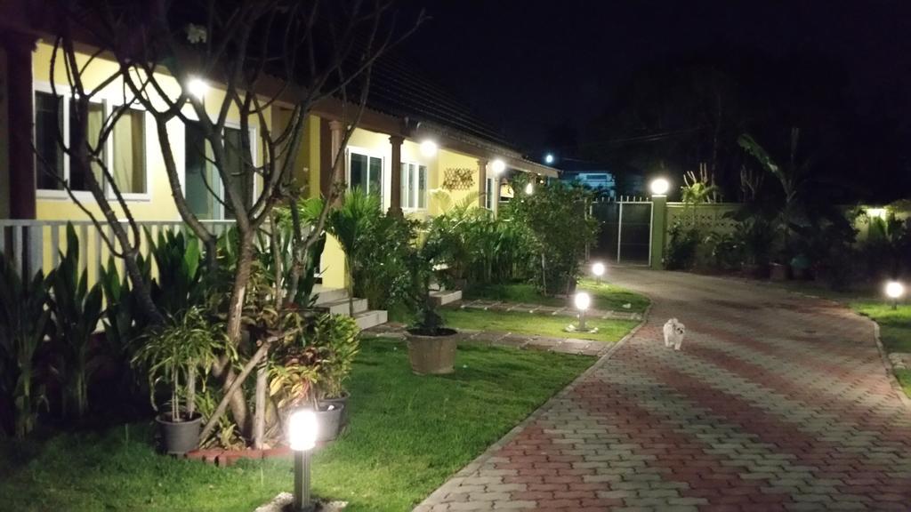 Hotel Baan Penny Phra Nakhon Si Ayutthaya Esterno foto