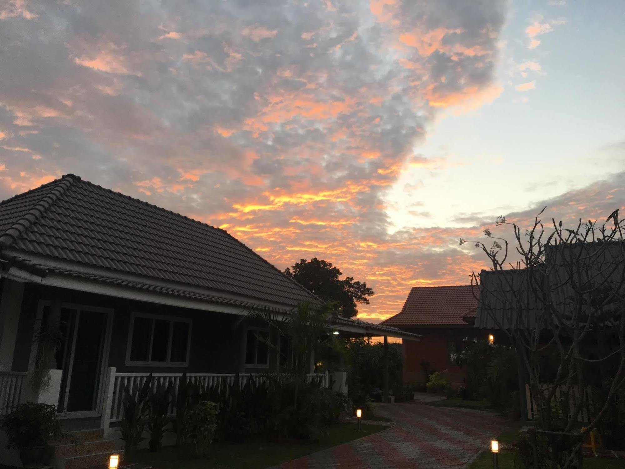 Hotel Baan Penny Phra Nakhon Si Ayutthaya Esterno foto