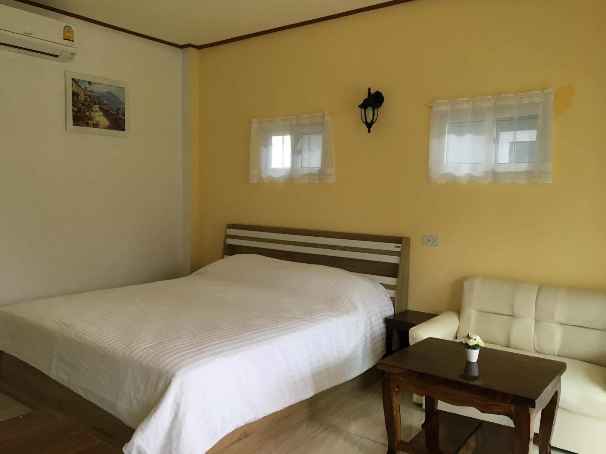 Hotel Baan Penny Phra Nakhon Si Ayutthaya Esterno foto