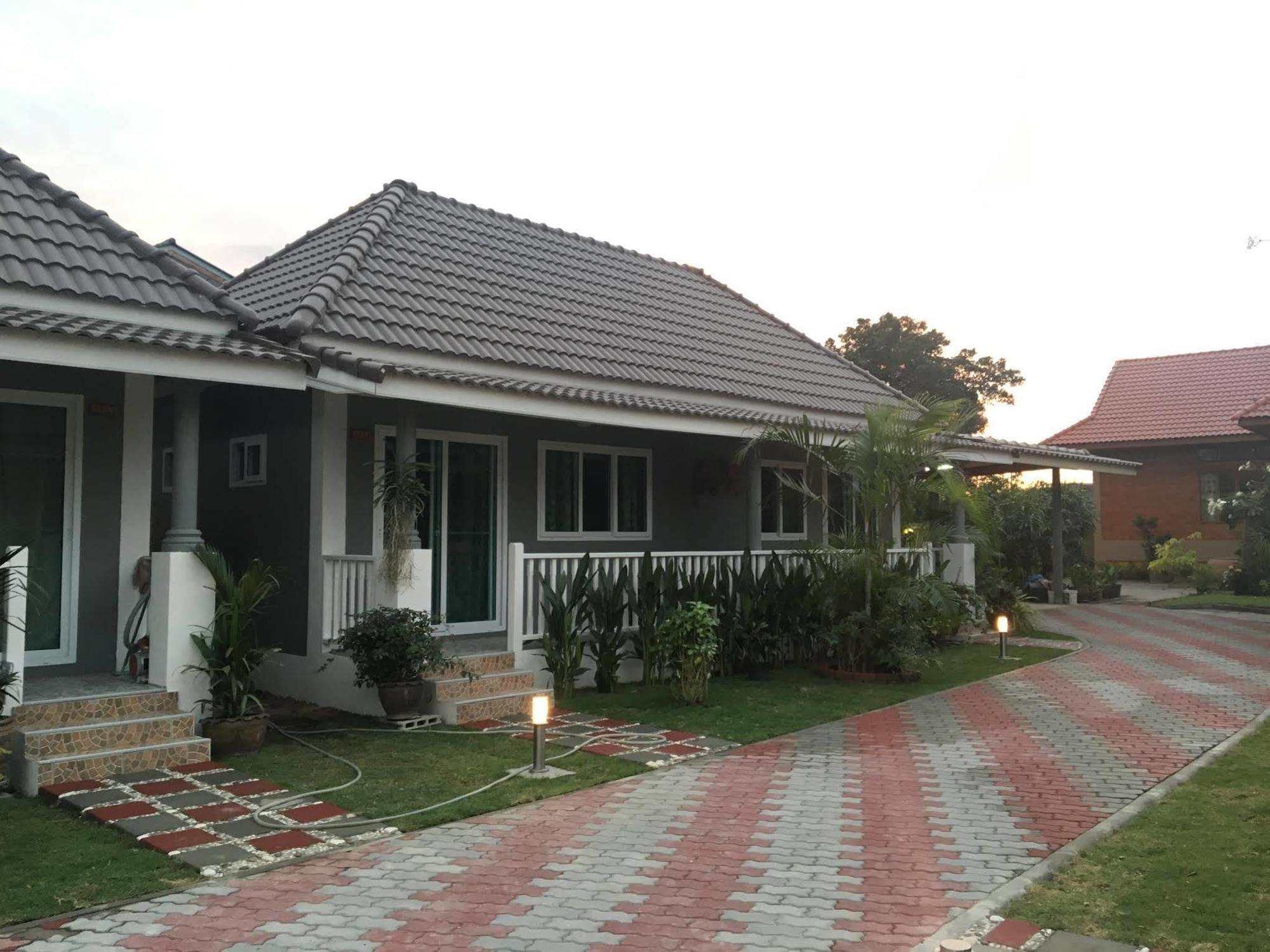 Hotel Baan Penny Phra Nakhon Si Ayutthaya Esterno foto