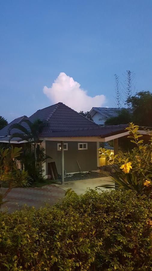 Hotel Baan Penny Phra Nakhon Si Ayutthaya Esterno foto